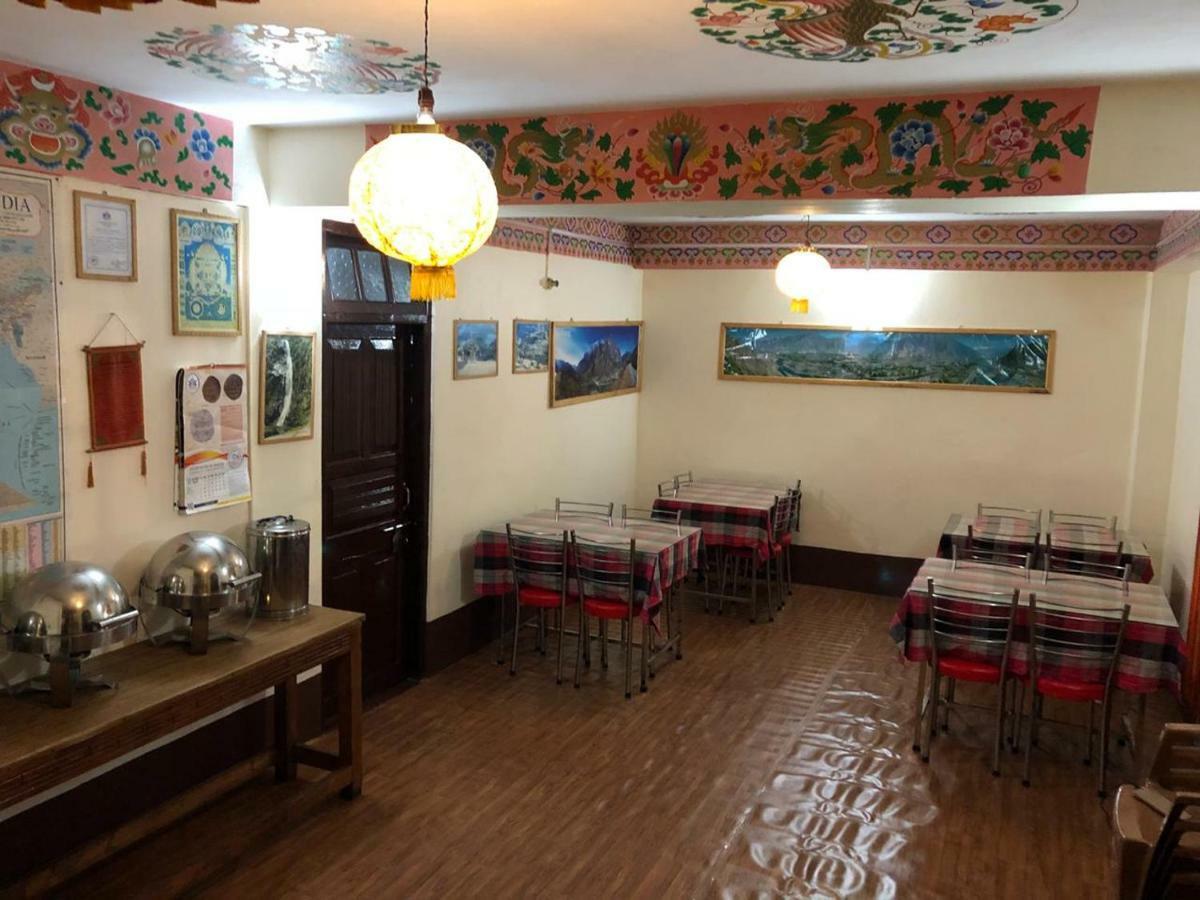 Golden Fish Hotel, Lachung Exterior photo