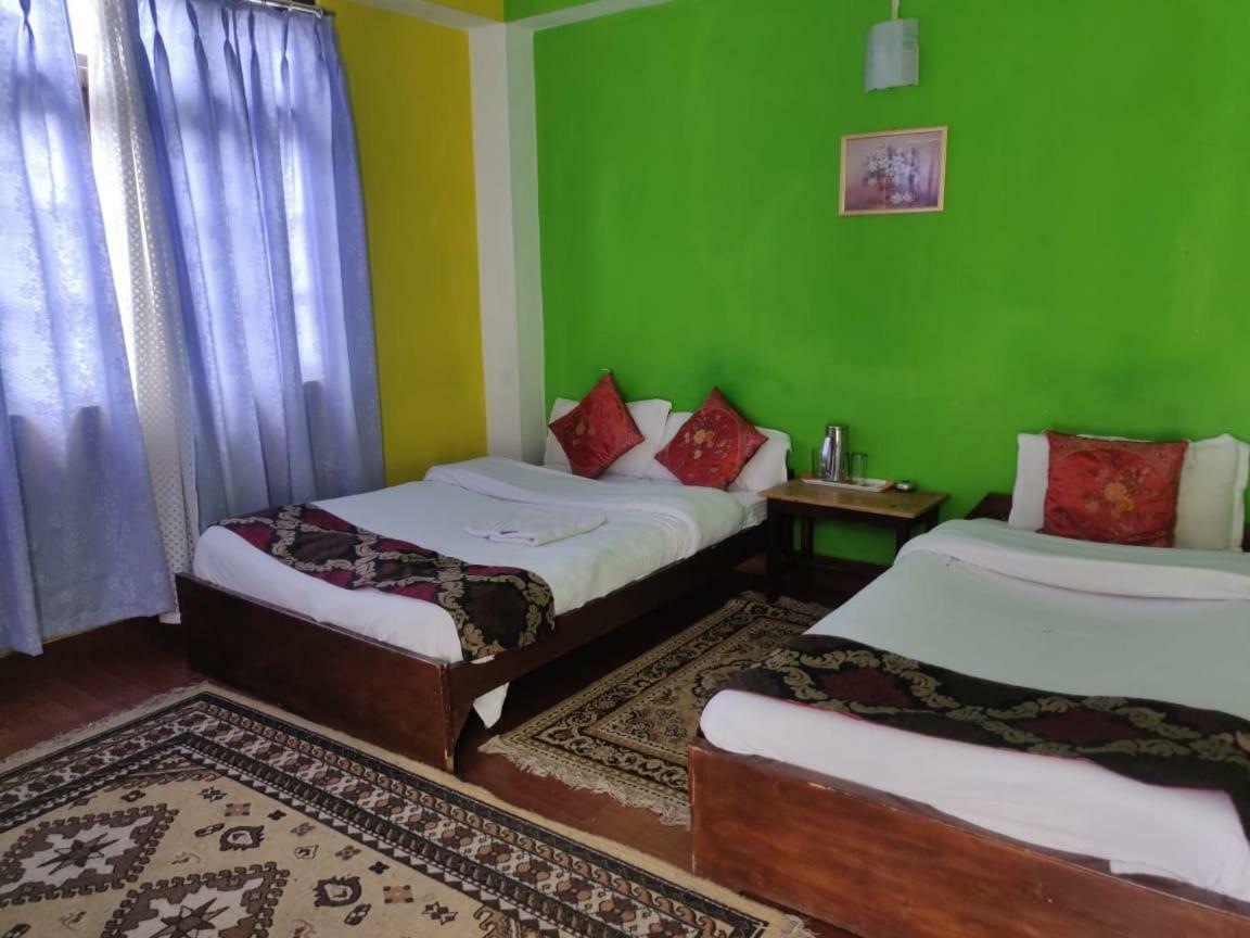 Golden Fish Hotel, Lachung Exterior photo